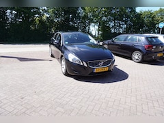 Volvo S60 - 1.6 T3 Momentum TREKHAAK NAVI CRUISE