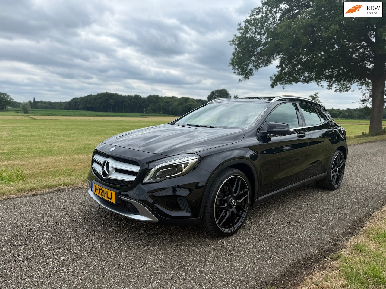 Mercedes-Benz GLA-Klasse - 180 PANO / LEER / AIRCO - AutoWereld.nl