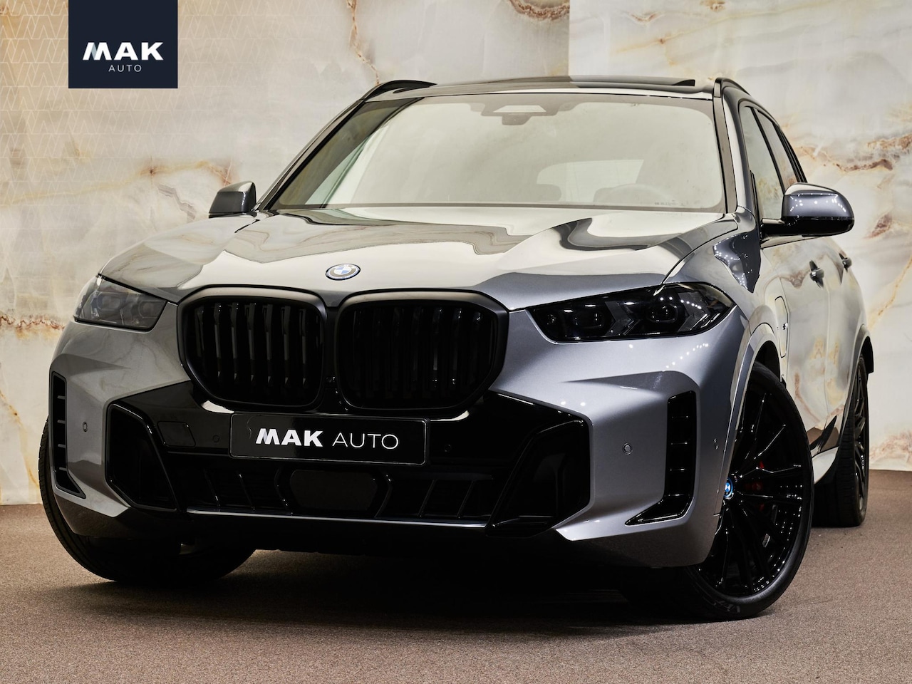 BMW X5 - xDrive50e M Sport Pro, M Stoelen, Sky Lounge Pano, 4-wielbest., luchtv., CraftedClarity, c - AutoWereld.nl