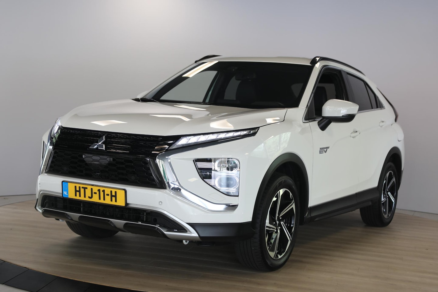 Mitsubishi Eclipse Cross - 2.4 PHEV Intense+ | Cruise | Navi | Camera - AutoWereld.nl