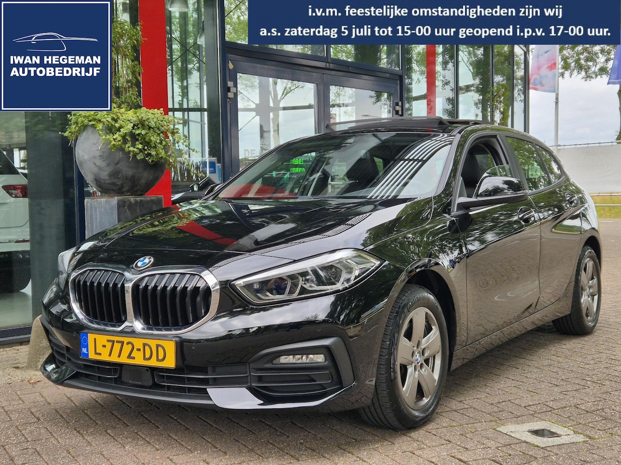 BMW 1-serie - 118i High Executive | Panodak | Adapt. Cruise Control | LED | LM Velgen | Leer | Sportstoe - AutoWereld.nl