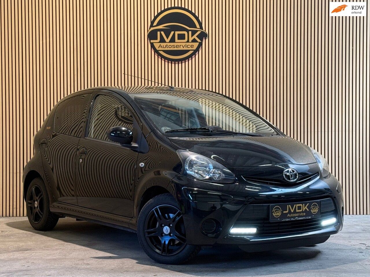 Toyota Aygo - Black Edition 2012 – LAGE KM/AIRCO/TOPSTAAT/CARPLAY MOGELIJK - AutoWereld.nl