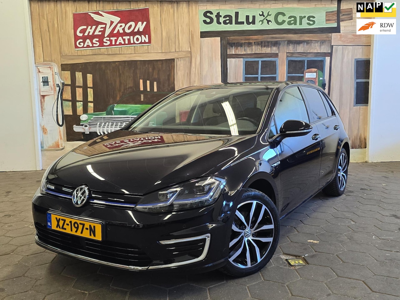Volkswagen e-Golf - 100KW/LEDER/CARPLAY/WARMTEPOMP/NAP - AutoWereld.nl