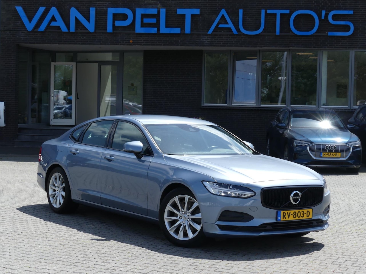Volvo S90 - 2.0 T4 190PK Geartronic Momentum+ / LEDER / Trekhaak - AutoWereld.nl