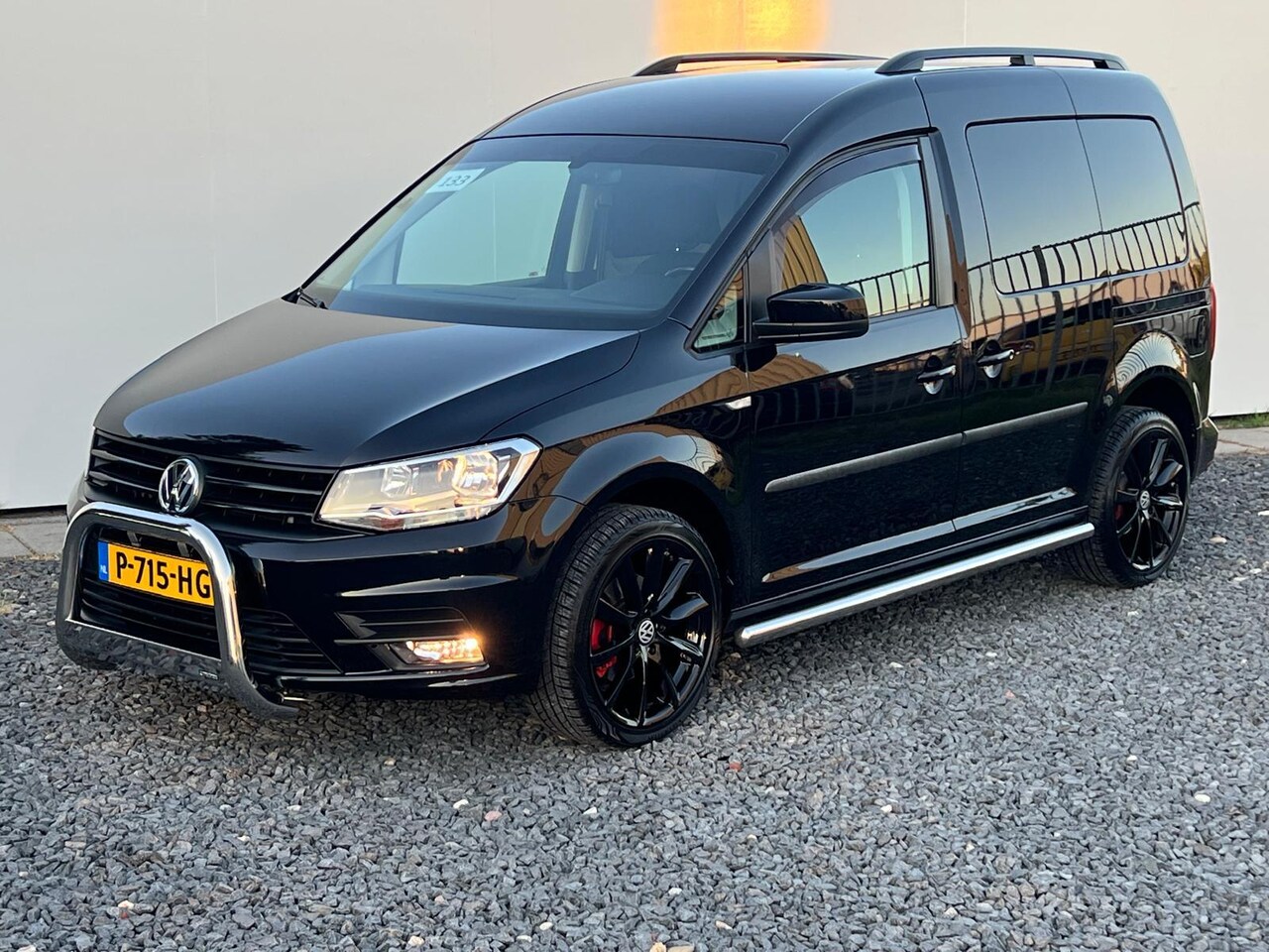 Volkswagen Caddy - 2.0 TDI Trendline 5 persoonsuitvoering - Automaat - 18'' Lichtmetaal - Sidebars - Trekhaak - AutoWereld.nl