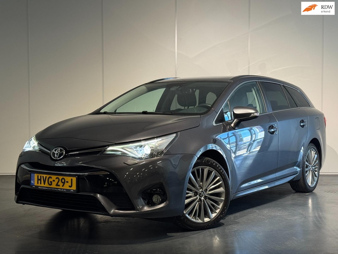 Toyota Avensis Touring Sports - 1.8 VVT-i Aspiration /Clima/PANO/NAVI/Cruise/LED/Lane/Camera/LMV - AutoWereld.nl