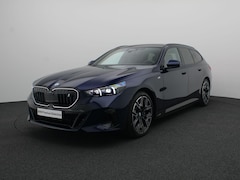 BMW i5 Touring - eDrive40 M Sport Edition | Innovation Pack | TRavel Pack | Comfort Pack | Stuurwielrand Ve