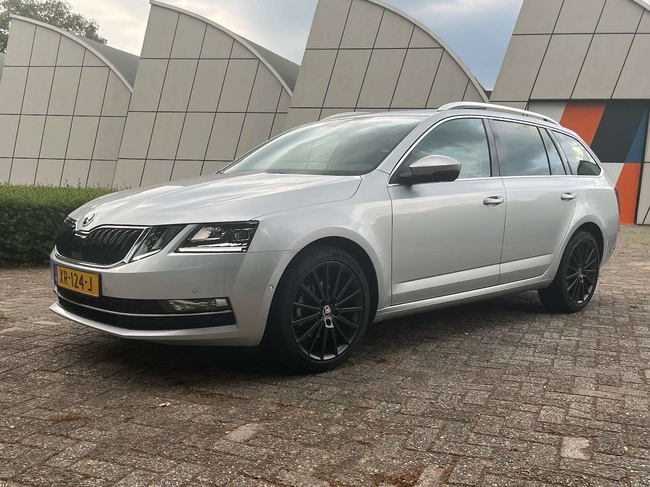 Skoda Octavia Combi - 1.0 TSI Greentech Style Business | LEDER | LED | AIRCARE - AutoWereld.nl