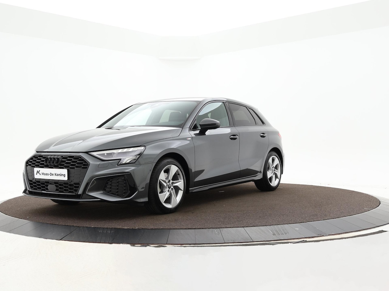 Audi A3 Sportback - 35 TFSI S edition · Apple/Android Car Play · Camera · P-Sensoren · Park Assist · Navi · Zw - AutoWereld.nl