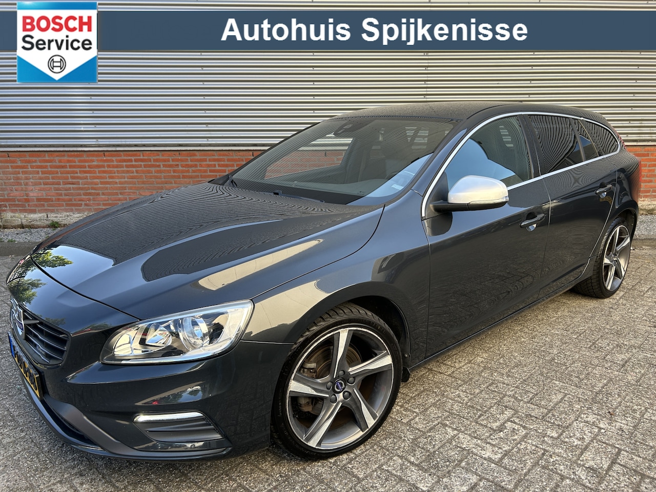 Volvo V60 - 1.6 T3 R-Design | Trekhaak | Automaat | - AutoWereld.nl