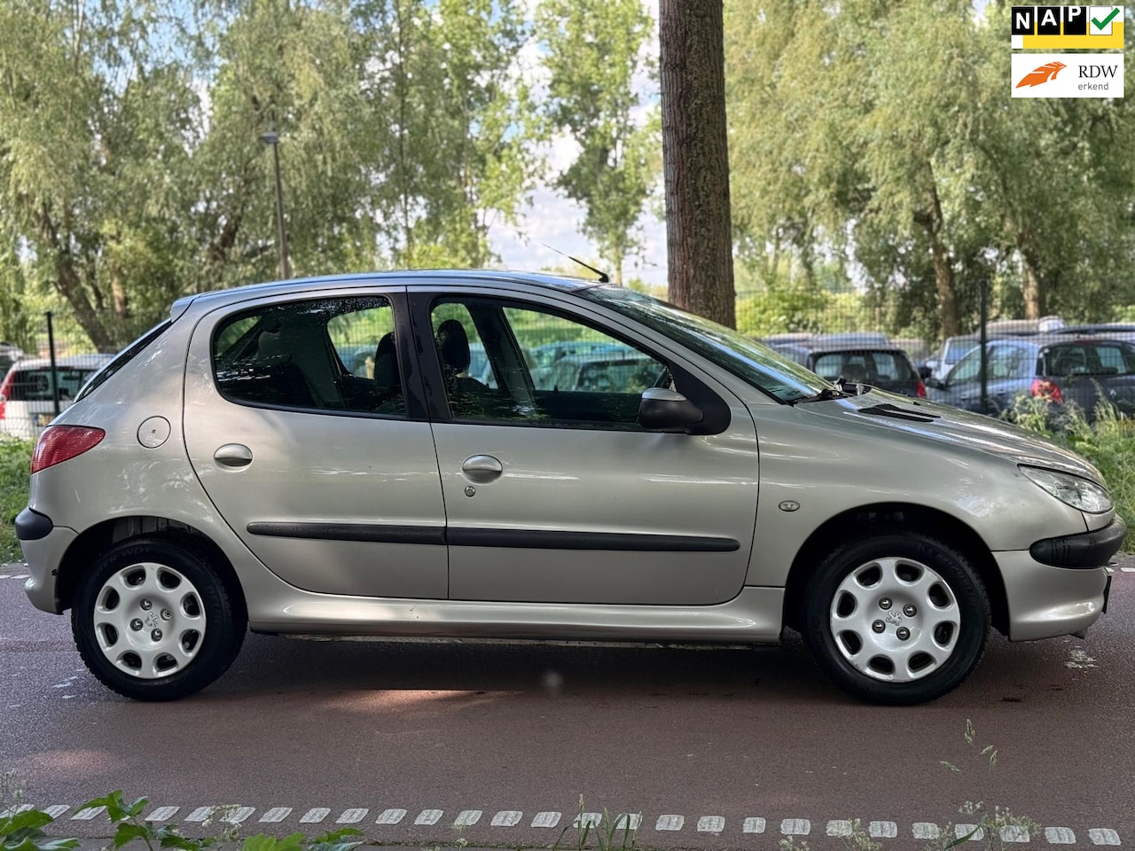Peugeot 206 - 1.4 Air-line 2 AIRCO!5DEURS!APK!KOOPJE! - AutoWereld.nl