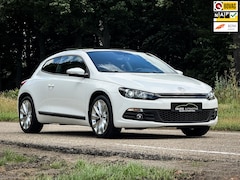 Volkswagen Scirocco - 1.4 TSI Highline | UNIEK | 14.000 KM | 1e eig. | Clima | Navi | Panorama | Xenon | H.Leder