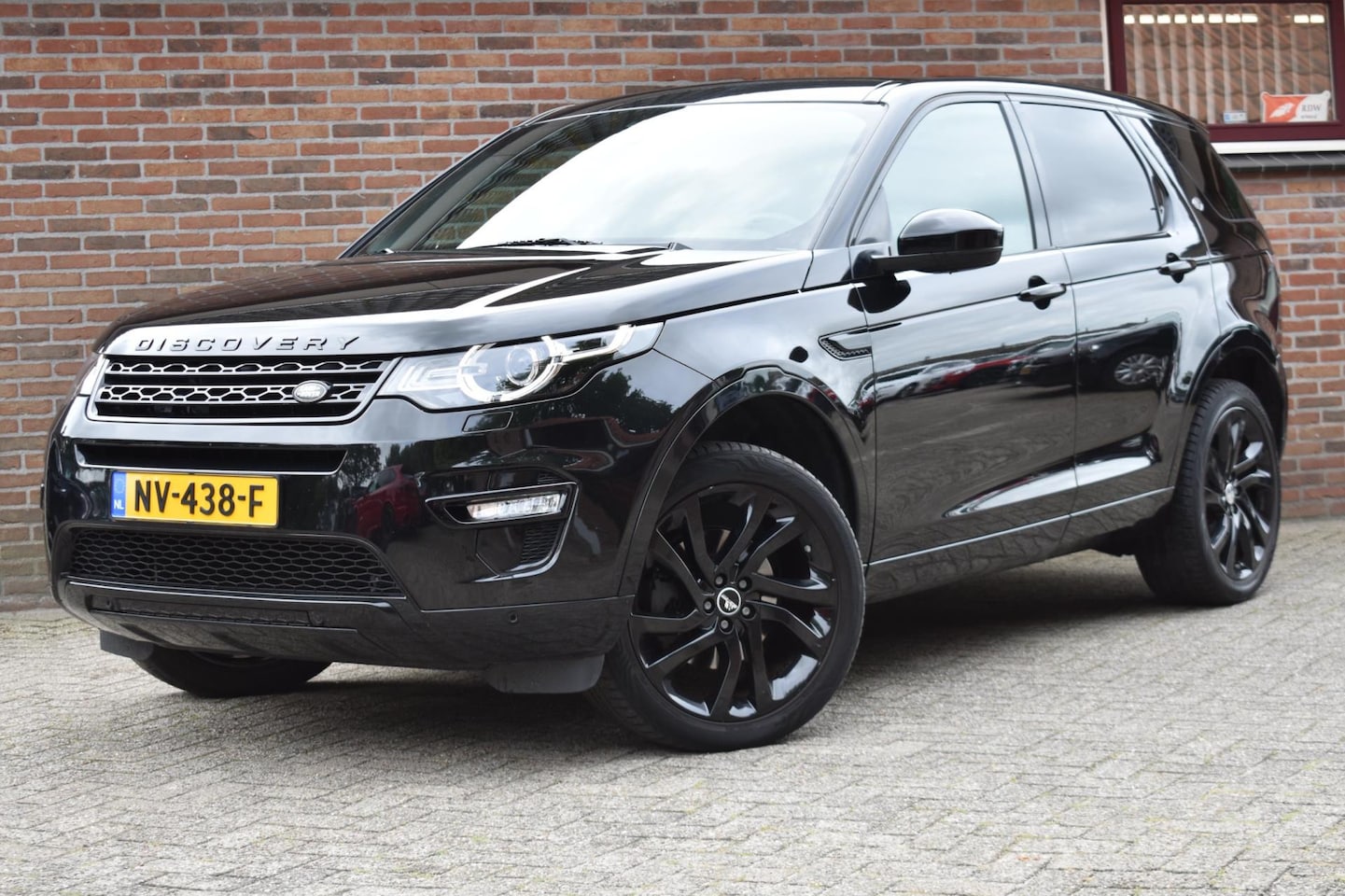 Land Rover Discovery Sport - 2.0 TD4 Urban Series SE '17 Pano Leder Clima Navi Cruise Inruil mogelijk - AutoWereld.nl