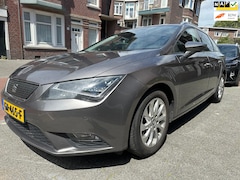 SEAT Leon ST - 1.0 EcoTSI Style Connect Carplay/Camera/Cruise/Trekhaak Nieuwe Apk en Beurt