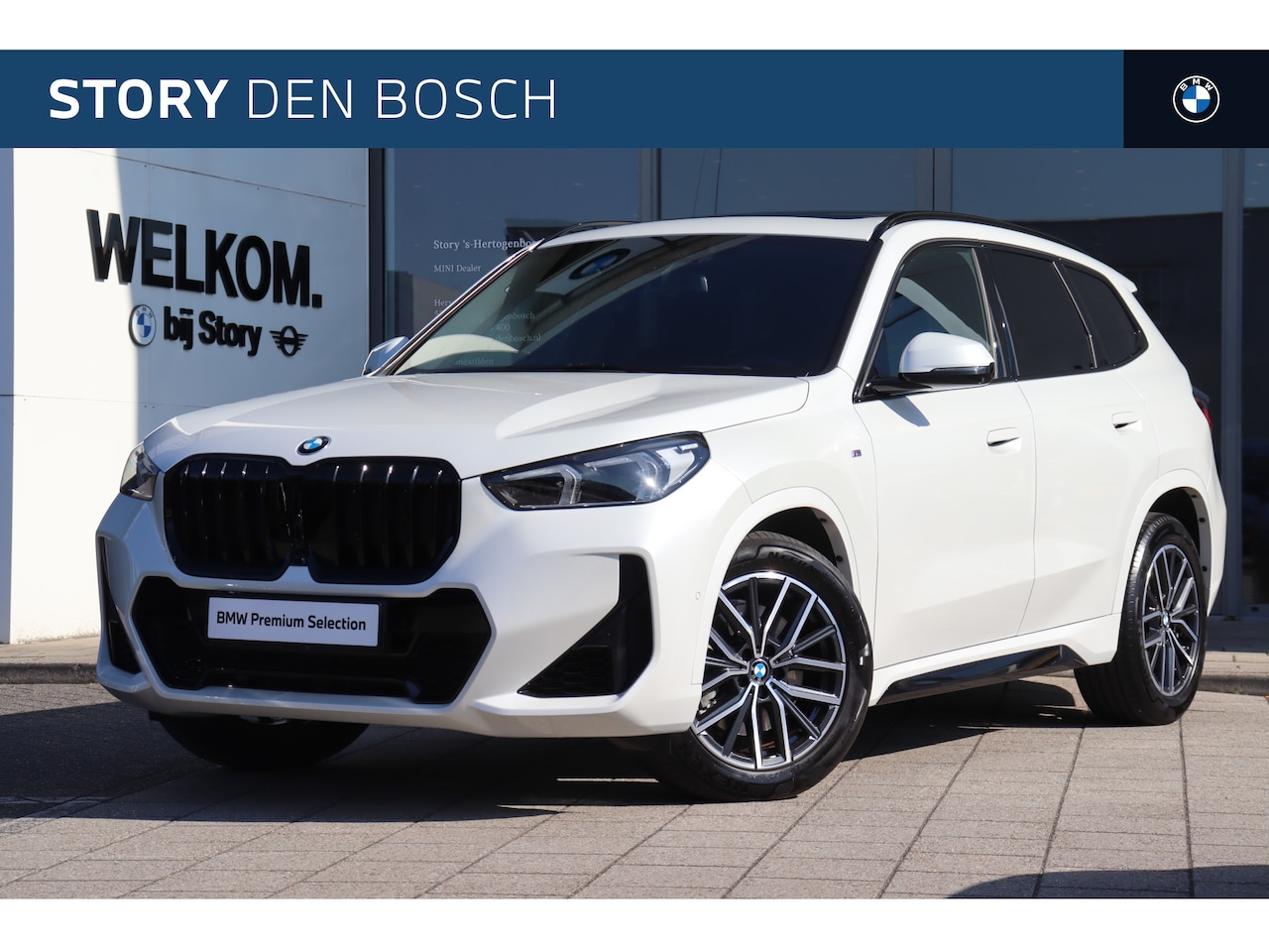 BMW X1 - xDrive23i M Sport Automaat / Panoramadak / Trekhaak / Sportstoelen / Adaptieve LED / M Ada - AutoWereld.nl