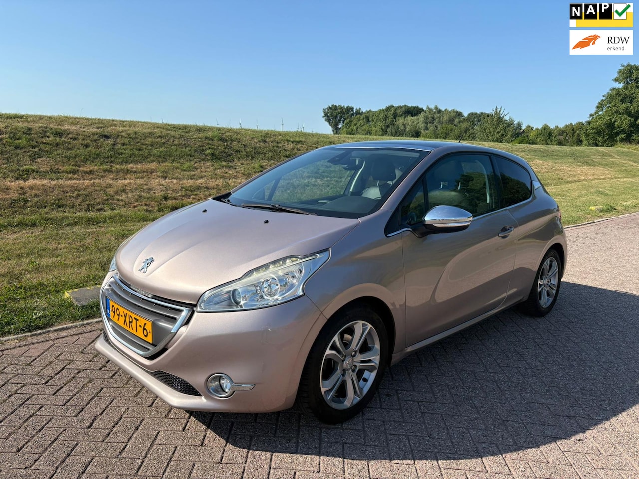 Peugeot 208 - 1.4 VTi Allure Panoramadak PDC LM Velgen Groot Navigatiescherm Cruise Climate Control LM V - AutoWereld.nl