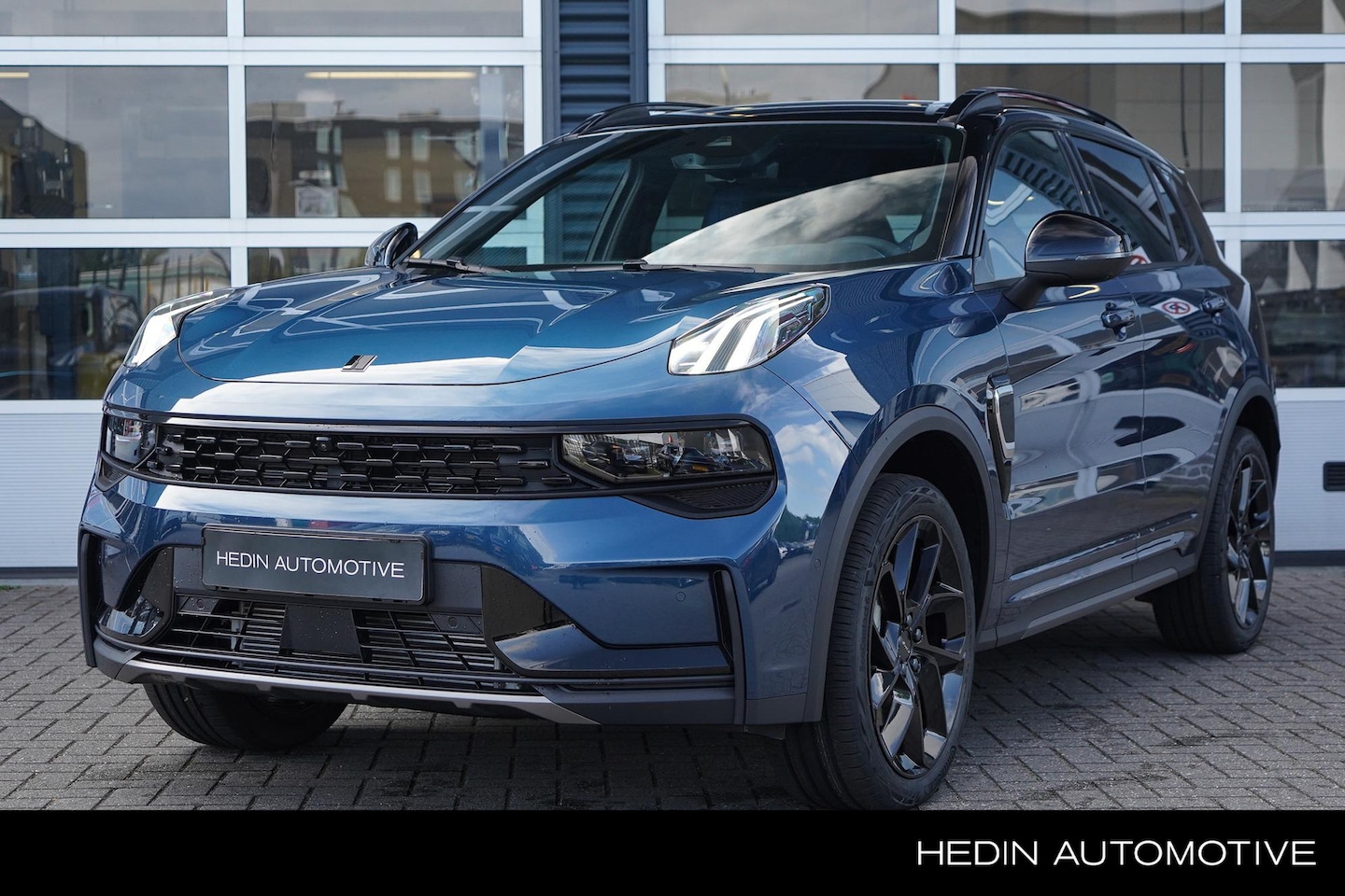 Lynk & Co 01 - 1.5 Blue & Black Edition |  OFFICIEEL LYNK & CO SERVICE DEALER | Panoramadak | 360° Camera - AutoWereld.nl