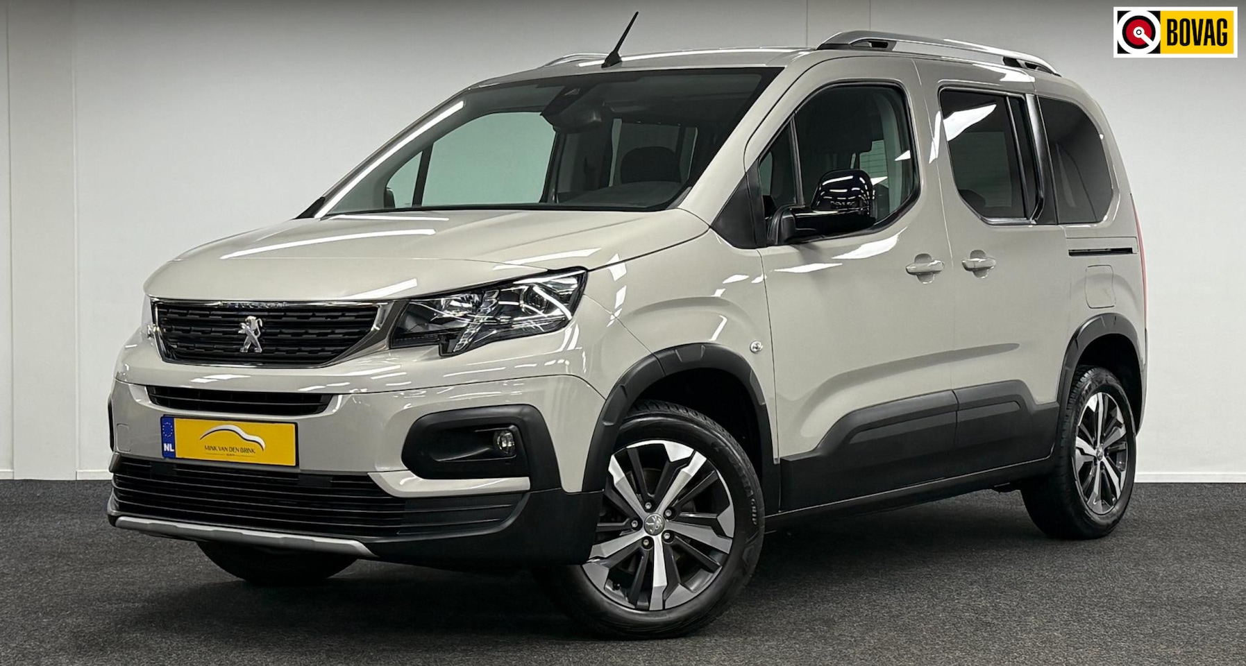 Peugeot Rifter - 1.2 PureTech Allure Pack*DealerOh*Automaat*Navi*Camera*Stoelverw - AutoWereld.nl