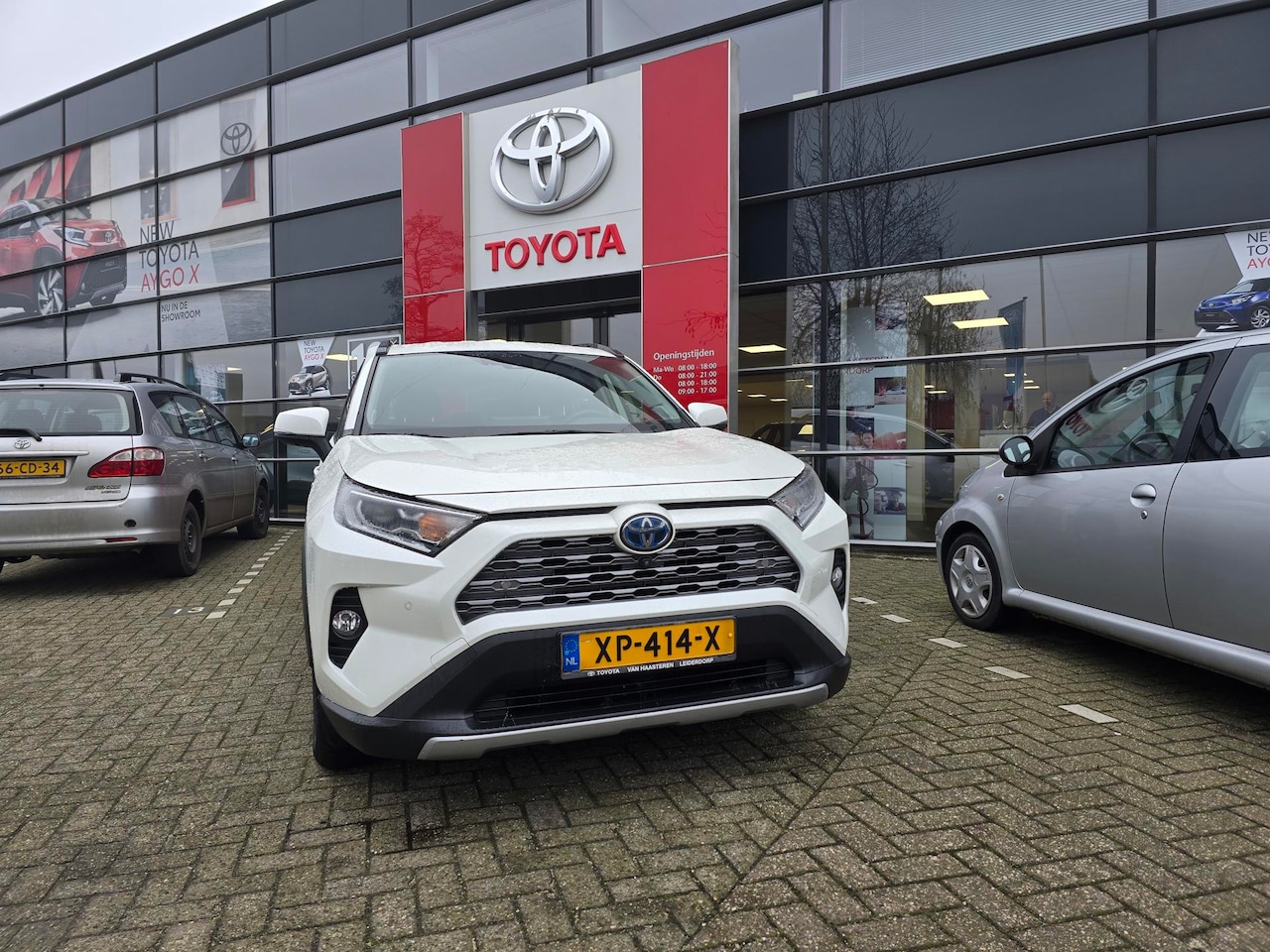 Toyota RAV4 - 2.5 Hybrid 218pk CVT Executive - AutoWereld.nl