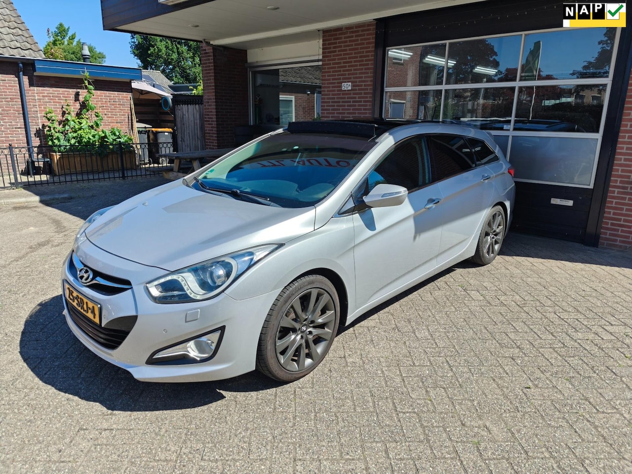 Hyundai i40 Wagon - 2.0 GDI i-Catcher 2.0 GDI i-Catcher, Panorama, Trekhaak, Leer, Clima, Cruise, Bluetooth, NAP - AutoWereld.nl