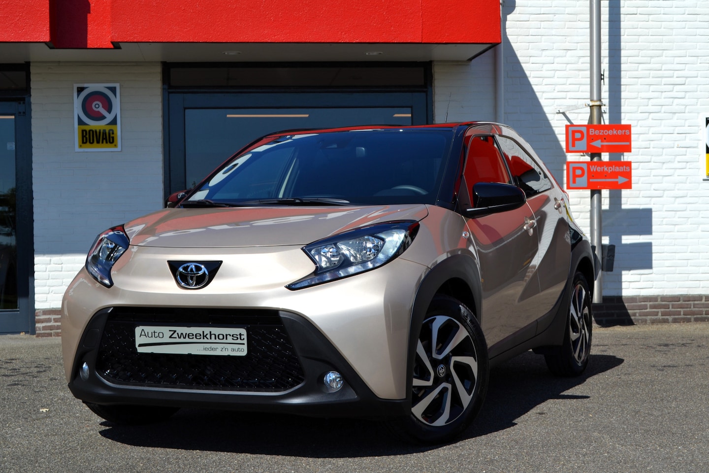 Toyota Aygo X - 1.0 VVT-i S-CVT Pulse 1.0 VVT-i S-CVT Pulse, Automaat, Clima, Carplay, LM 18 Inch, 3.000 km !! Nieuwstaat ! - AutoWereld.nl