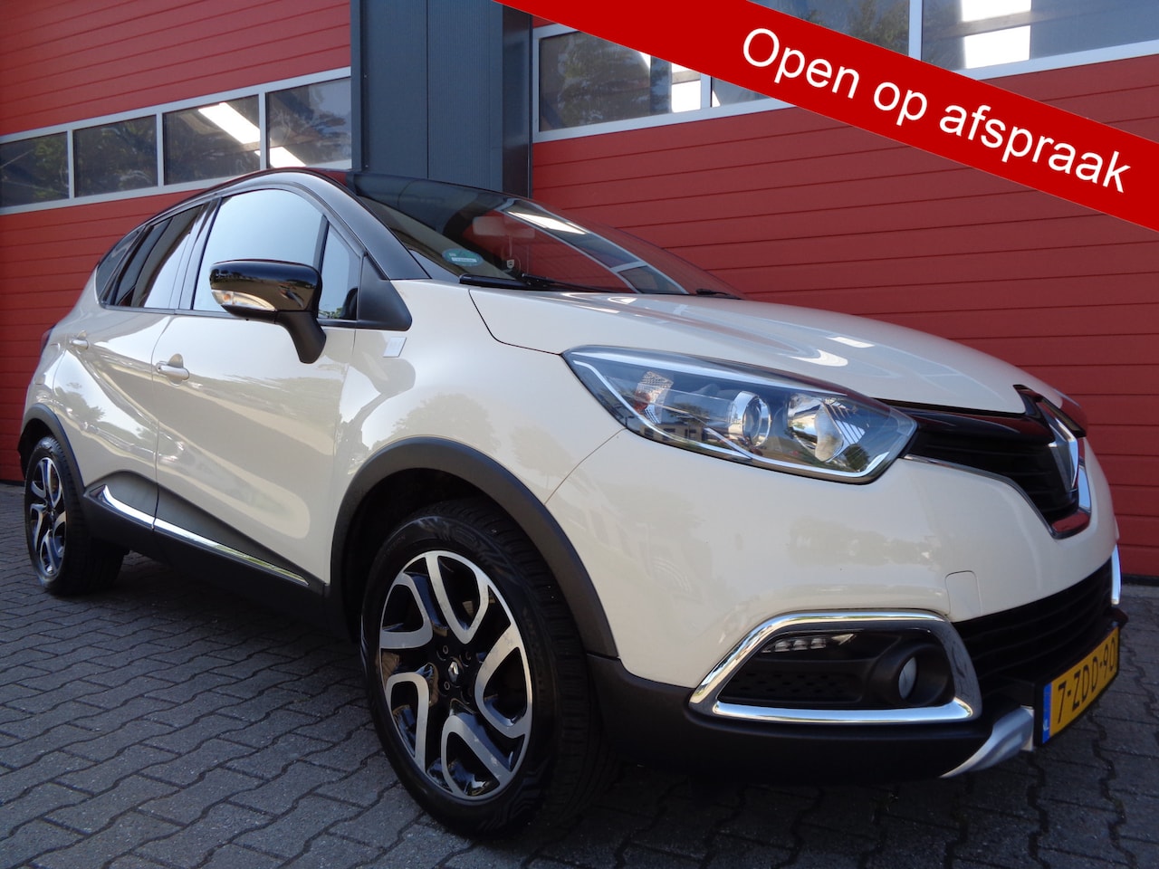 Renault Captur - 0.9 TCe Helly Hansen 90PK Navi Clima Cruise Trekhaak LMV NL-Auto 153DKm NAP - AutoWereld.nl