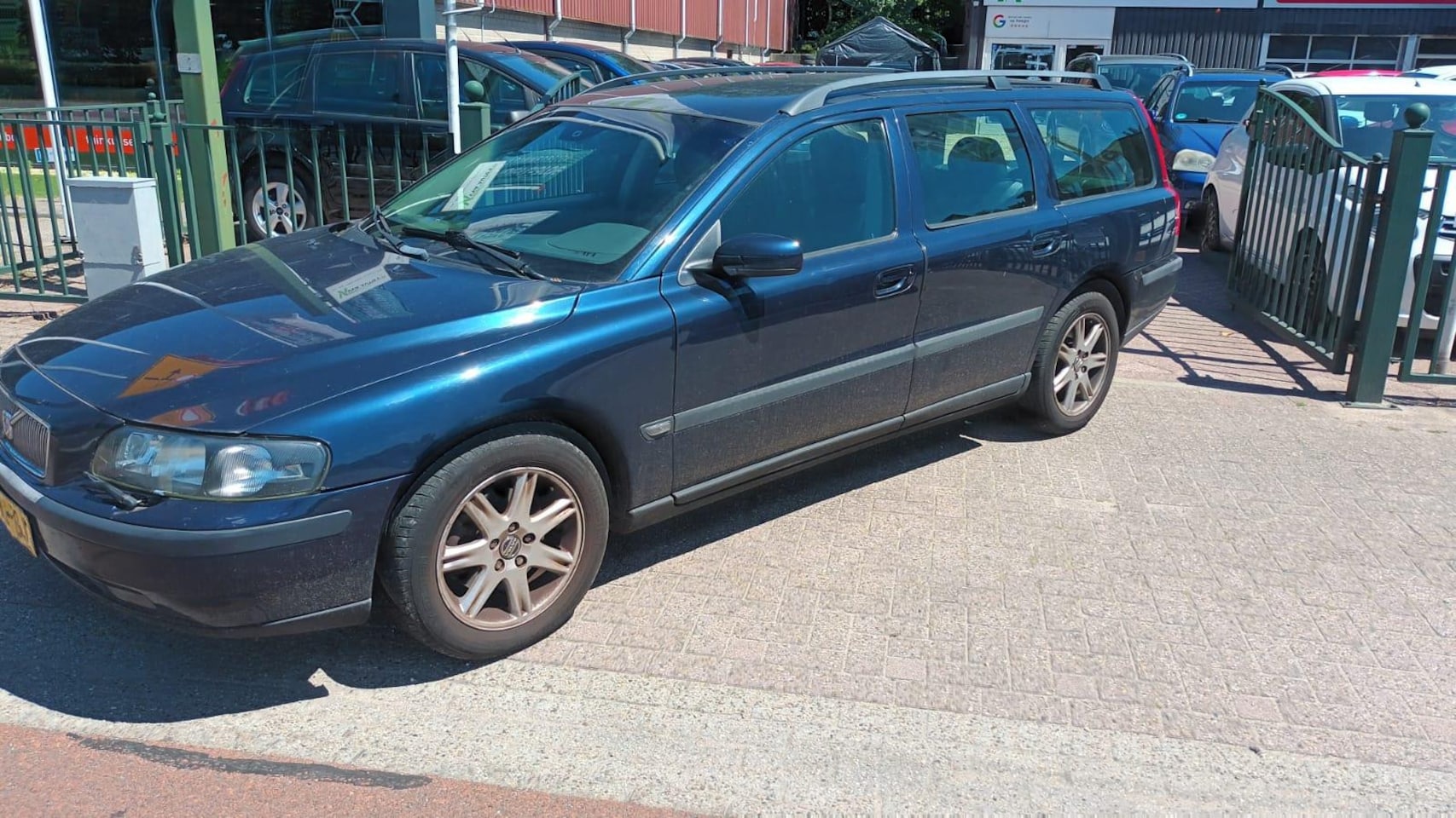 Volvo V70 - 2.4 AUTOMAAT airco, cruise contr,elektr ramen, stoelverwarming - AutoWereld.nl