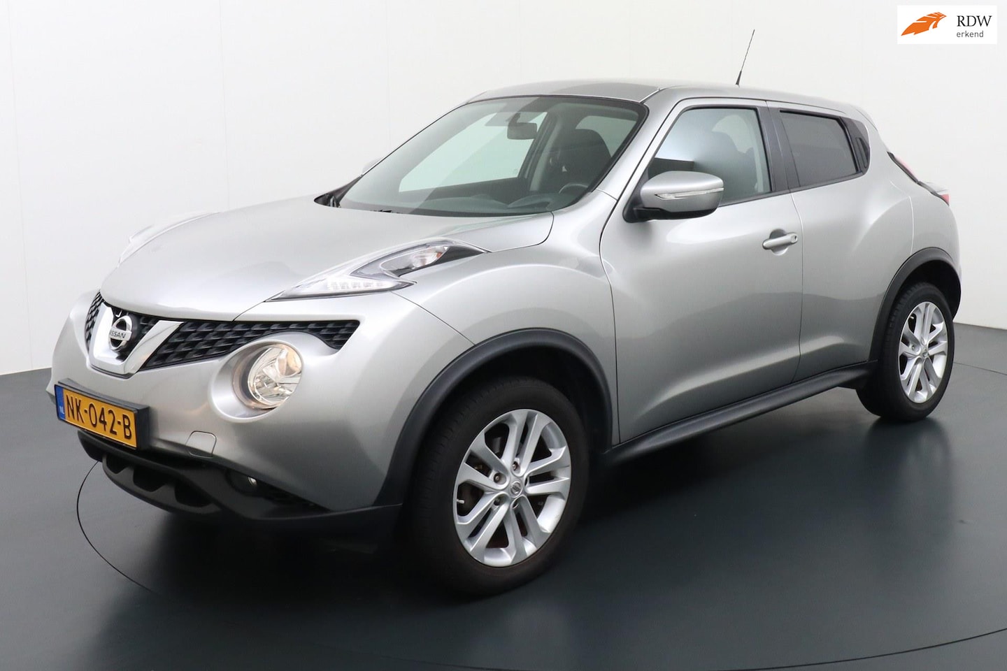 Nissan Juke - 1.6 Acenta trekhaak, navigatie, camera, airco - AutoWereld.nl