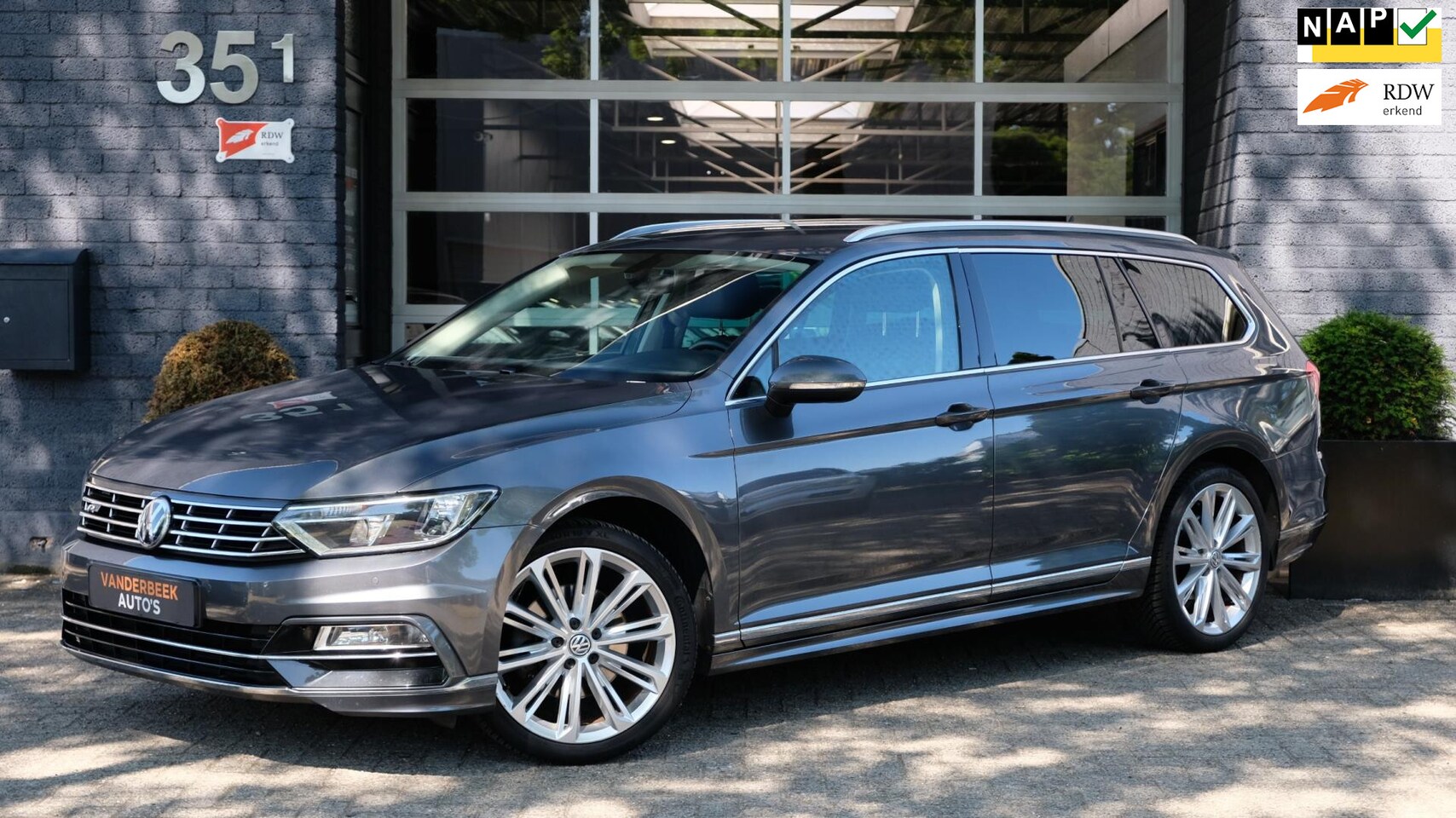 Volkswagen Passat Variant - 1.4 TSI ACT 150PK DSG R-Line Leder Trekhaak - AutoWereld.nl