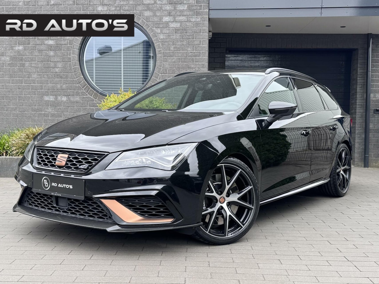 SEAT Leon - 2.0 TSI 4DRIVE CUPRA R 300 Carbon Performance Pano - AutoWereld.nl