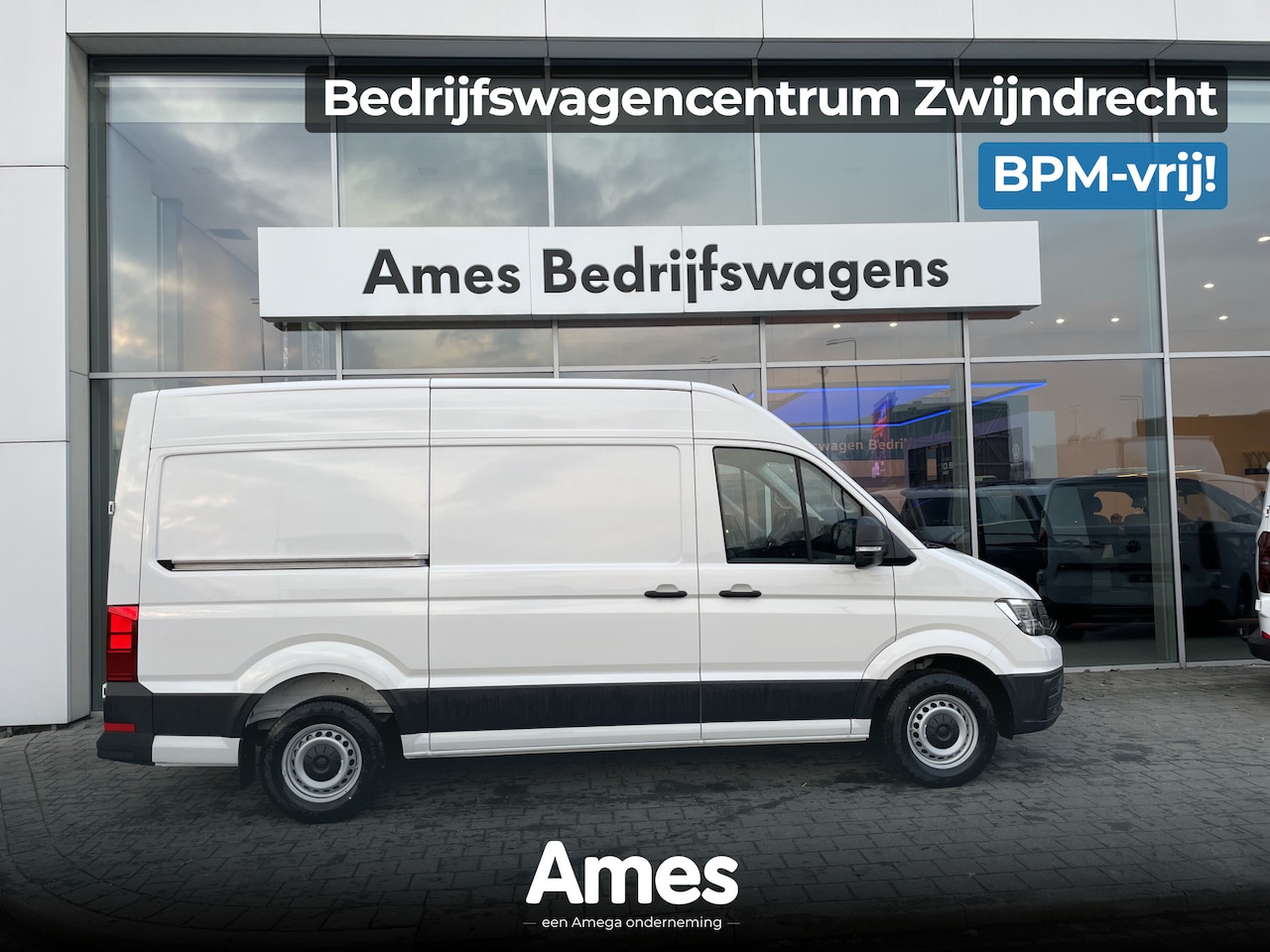 Volkswagen Crafter - 35 2.0 TDI L3H3 Highline 140pk Auto | Trekhaak | Camera | App connect - AutoWereld.nl