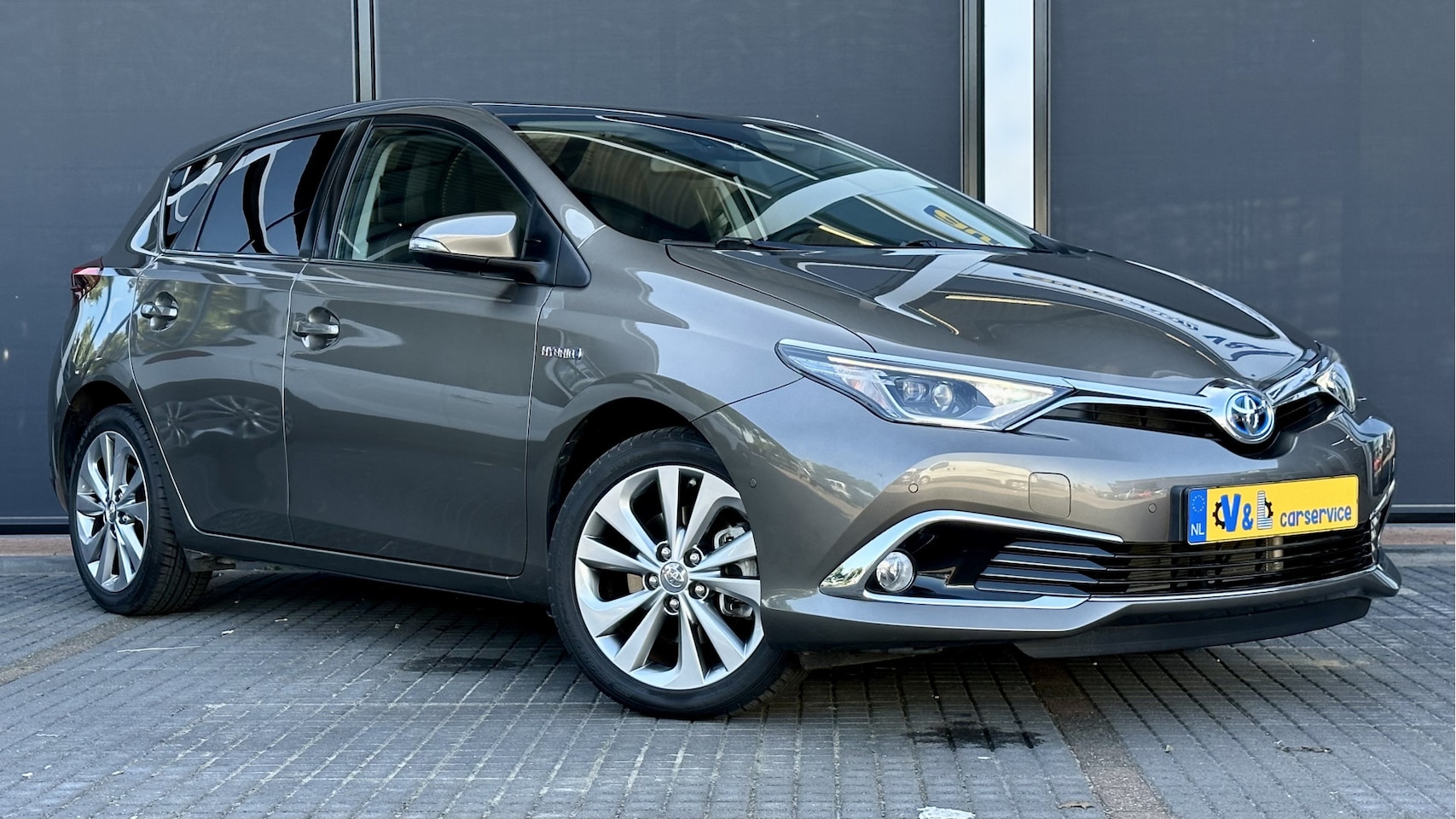 Toyota Auris - 1.8 Hybrid Dynamic Ultimate / Pano / Clima / Stoelverwr. / Cruis - AutoWereld.nl