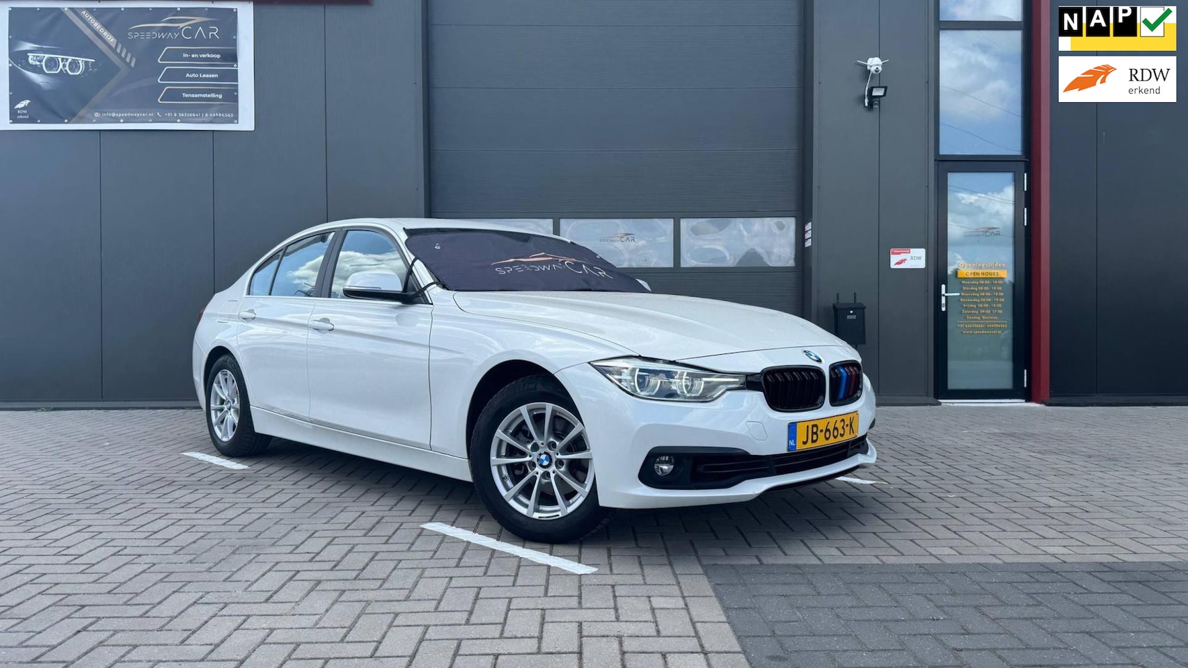 BMW 3-serie - 318i Essential 318i Essential - AutoWereld.nl