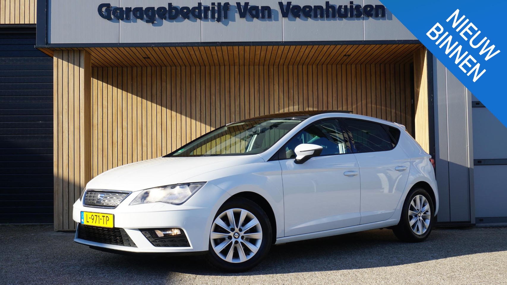 SEAT Leon - 1.0 EcoTSI 116PK Style Business Intense Pano.Dak Leder/Alcantara 16inch LM App-Connect Cru - AutoWereld.nl