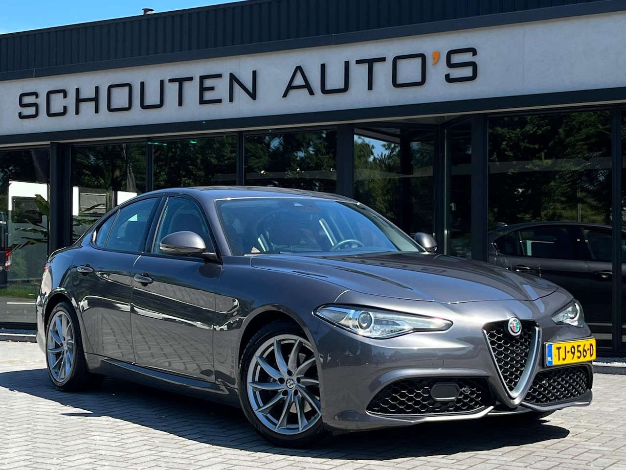 Alfa Romeo Giulia - 2.0T Super Veloce Pack | Leder | Clima | Navi | LED | 18"LMV - AutoWereld.nl