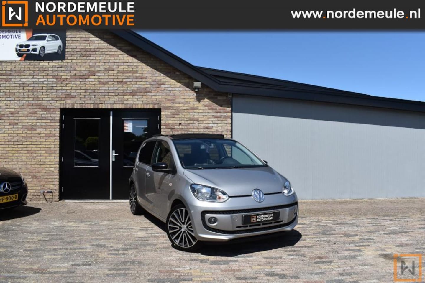 Volkswagen Up! - 1.0 GROOVE UP! BLM. Panorama, Fender, Navi, Cruise - AutoWereld.nl