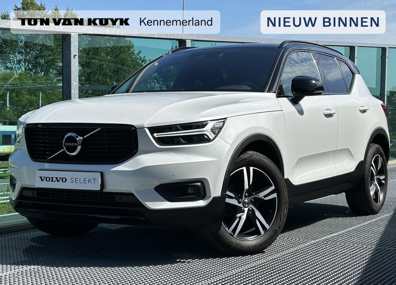 Volvo XC40 - 1.5 T2 R-Design Automaat, Zwart dak, spiegels en grille, Extra getinte ramen vanaf de B-st - AutoWereld.nl