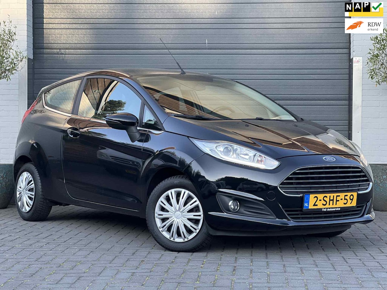 Ford Fiesta - 1.0 EcoBoost Titanium|Goed onderhouden|Airco|Sportdemper|LM|Nieuwe banden| - AutoWereld.nl