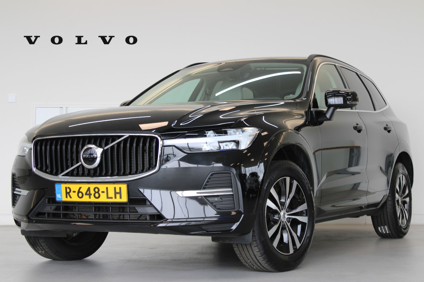 Volvo XC60 - B5 250PK Momentum Business | 18'' | Getint Glas | Memory Seats | Stoel&Stuur Verw. | Park - AutoWereld.nl
