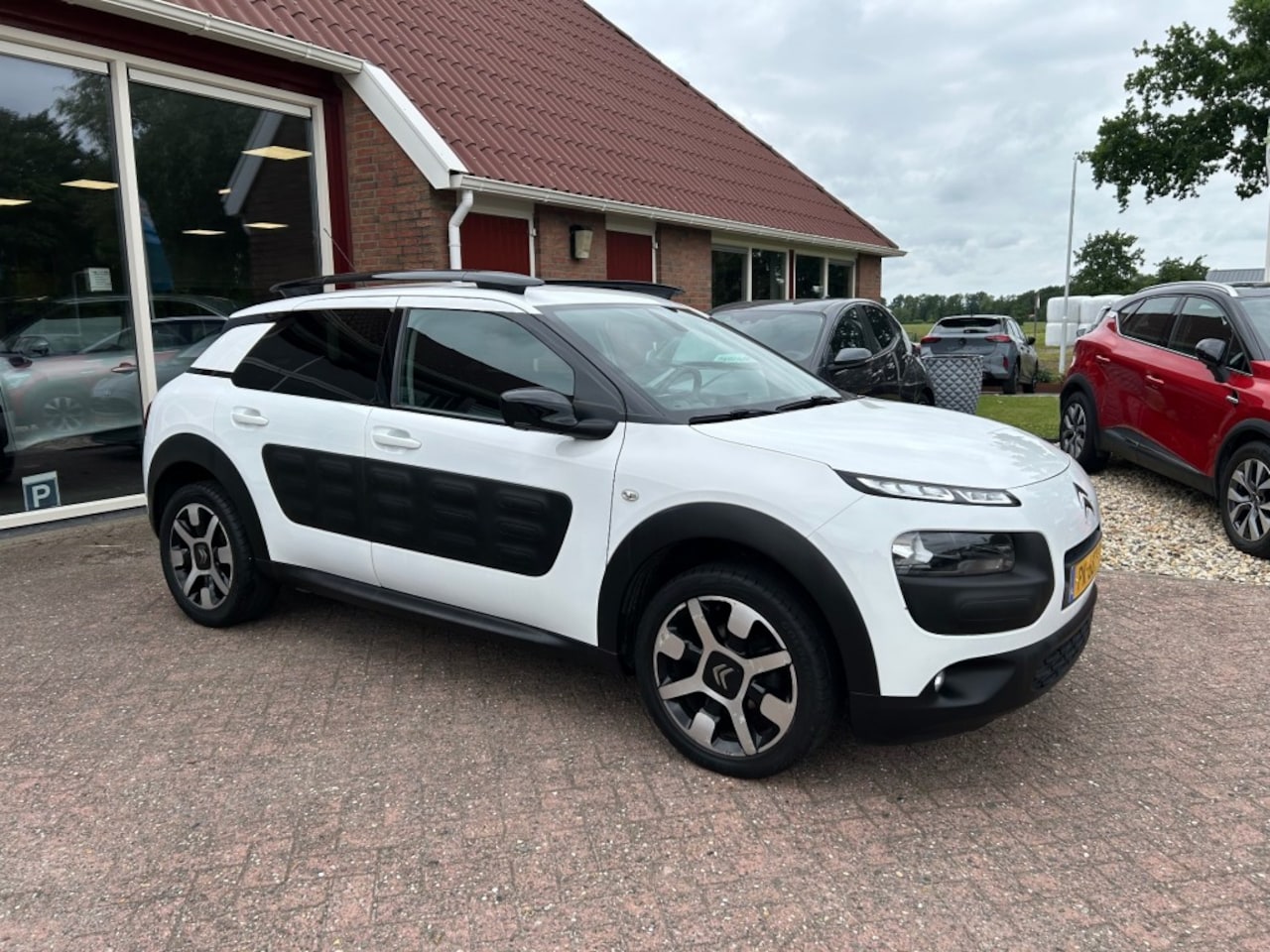 Citroën C4 - 1.2 PURETECH SHINE AIRCO/ECC/CRUISE/NAVI/PDC/TREKHAAK/ENZ. - AutoWereld.nl