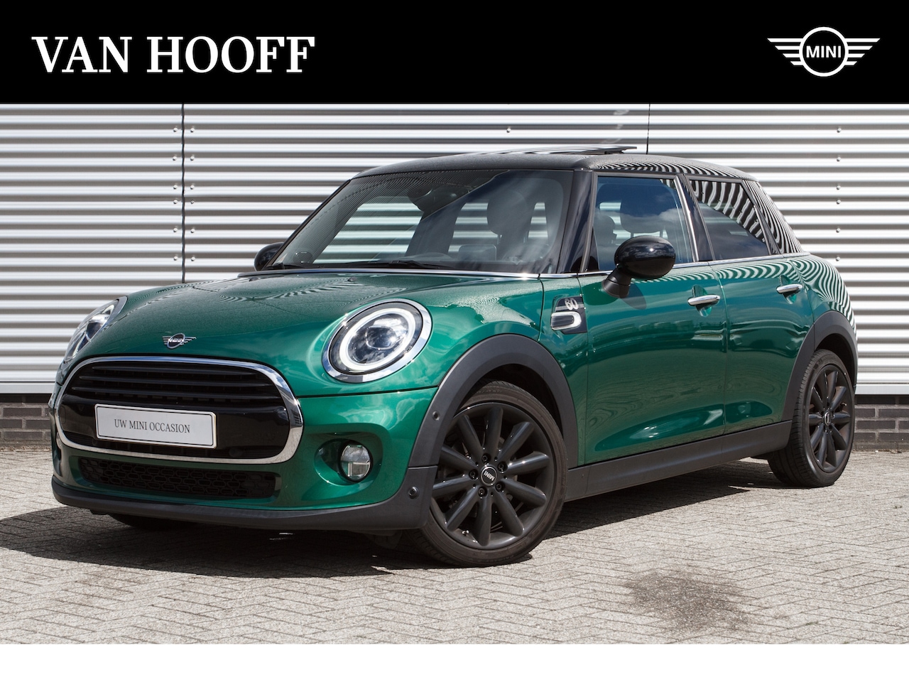 MINI Cooper - Hatchback 60 Years Automaat / Panoramadak / LED / Comfort Access / Head-Up / Park Assistan - AutoWereld.nl