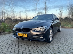 BMW 3-serie Touring - 318i Executive 136pk Aut 2017 Bruin NLAuto Carplay Keyless