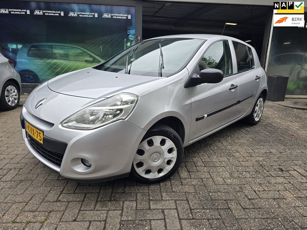 Renault Clio - 1.2 Sélection Business | 2E EIGENAAR | 12MND GARANTIE | AIRCO | ELEC RAMEN | NIEUWE APK | - AutoWereld.nl