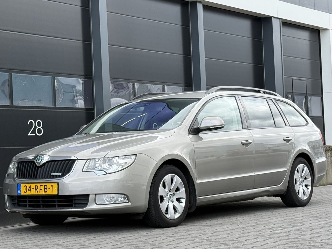 Skoda Superb - 1.6 TDI Greenline Leer Clima - AutoWereld.nl
