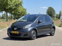 Toyota Aygo - 1.0-12V Dynamic 2011