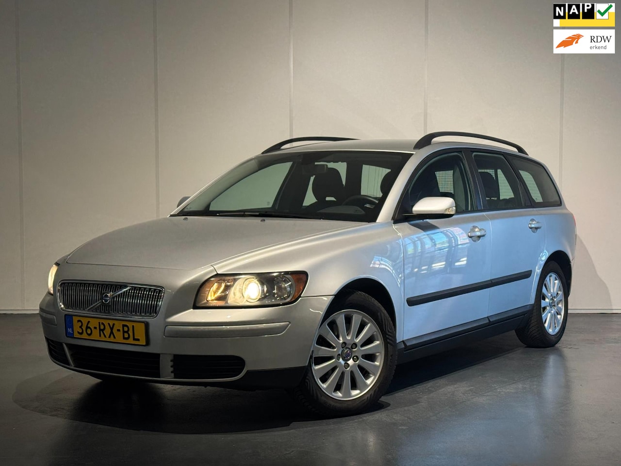 Volvo V50 - 2.4 Kinetic AUT /Airco/Cruise/Elek. Pakket/Trekhaak/LMV - AutoWereld.nl