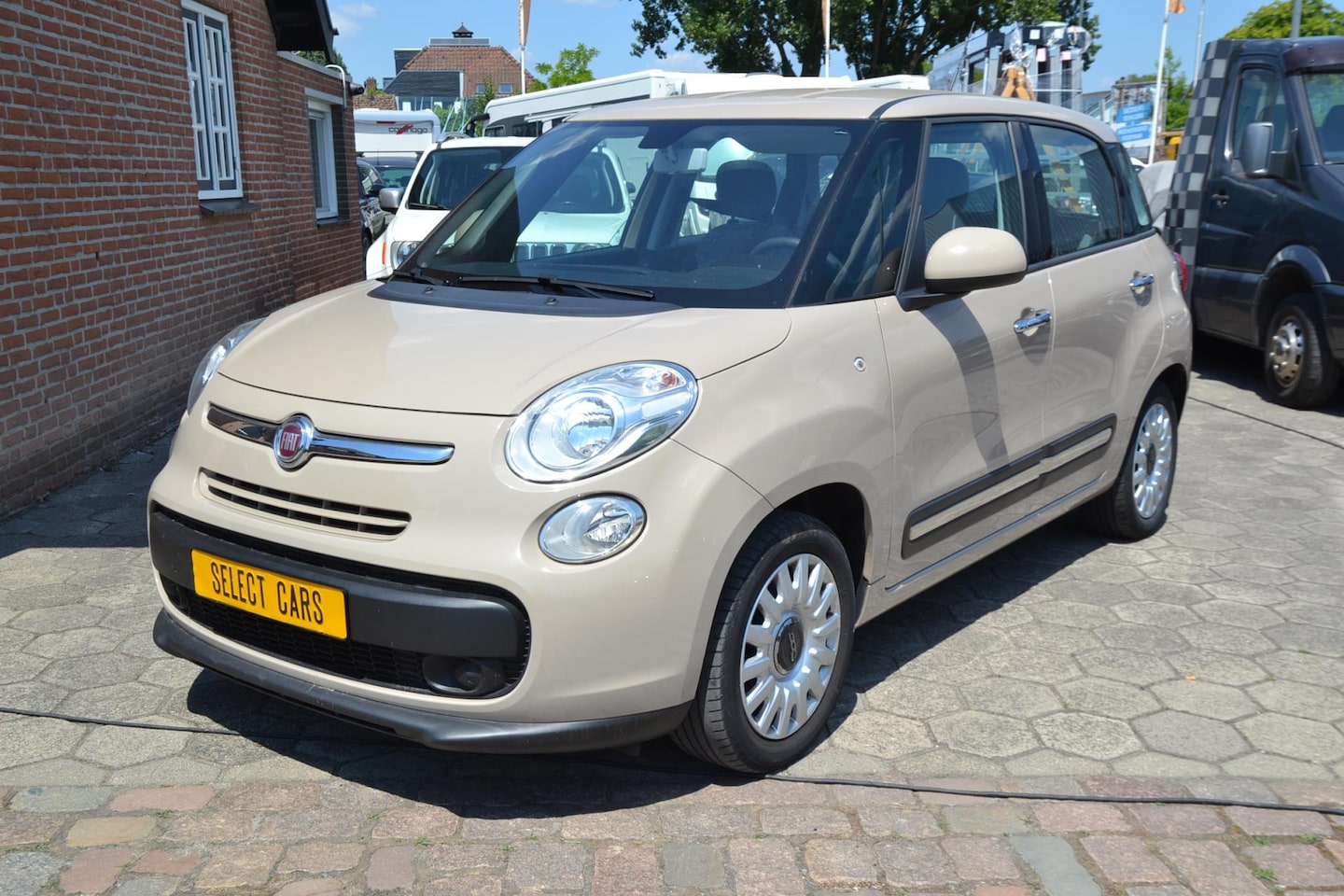Fiat 500 L - 1.4-T-Jet Lounge 1e eigenaar 66.000 km airco cruise control trekhaan radio cd vele extra's - AutoWereld.nl