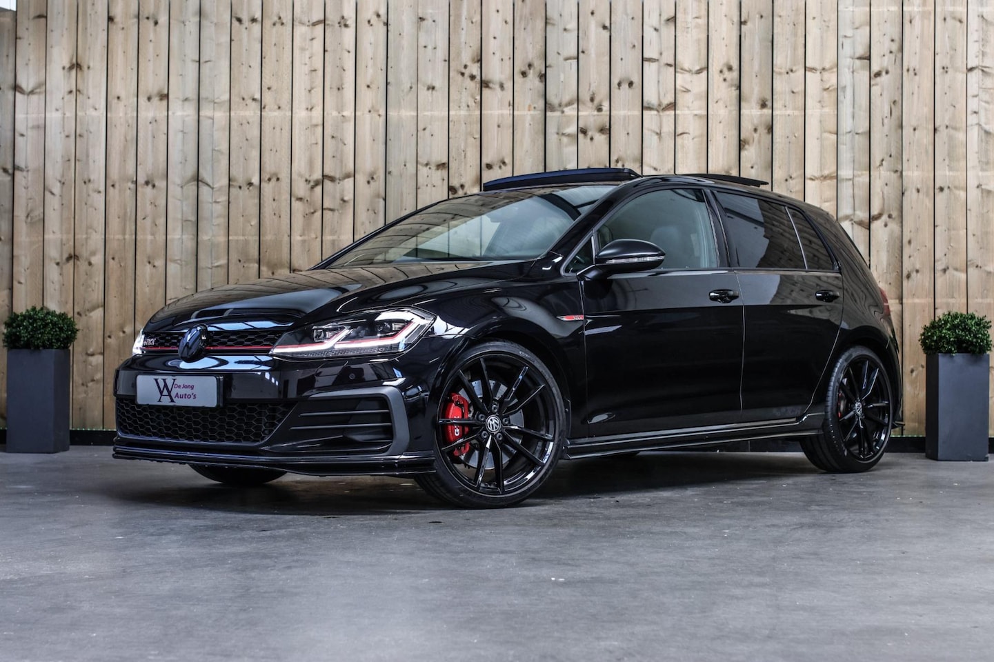 Volkswagen Golf - 2.0 TSI GTI TCR *Akra*Pano*Dynaudio*Camera*Leder*DCC* - AutoWereld.nl