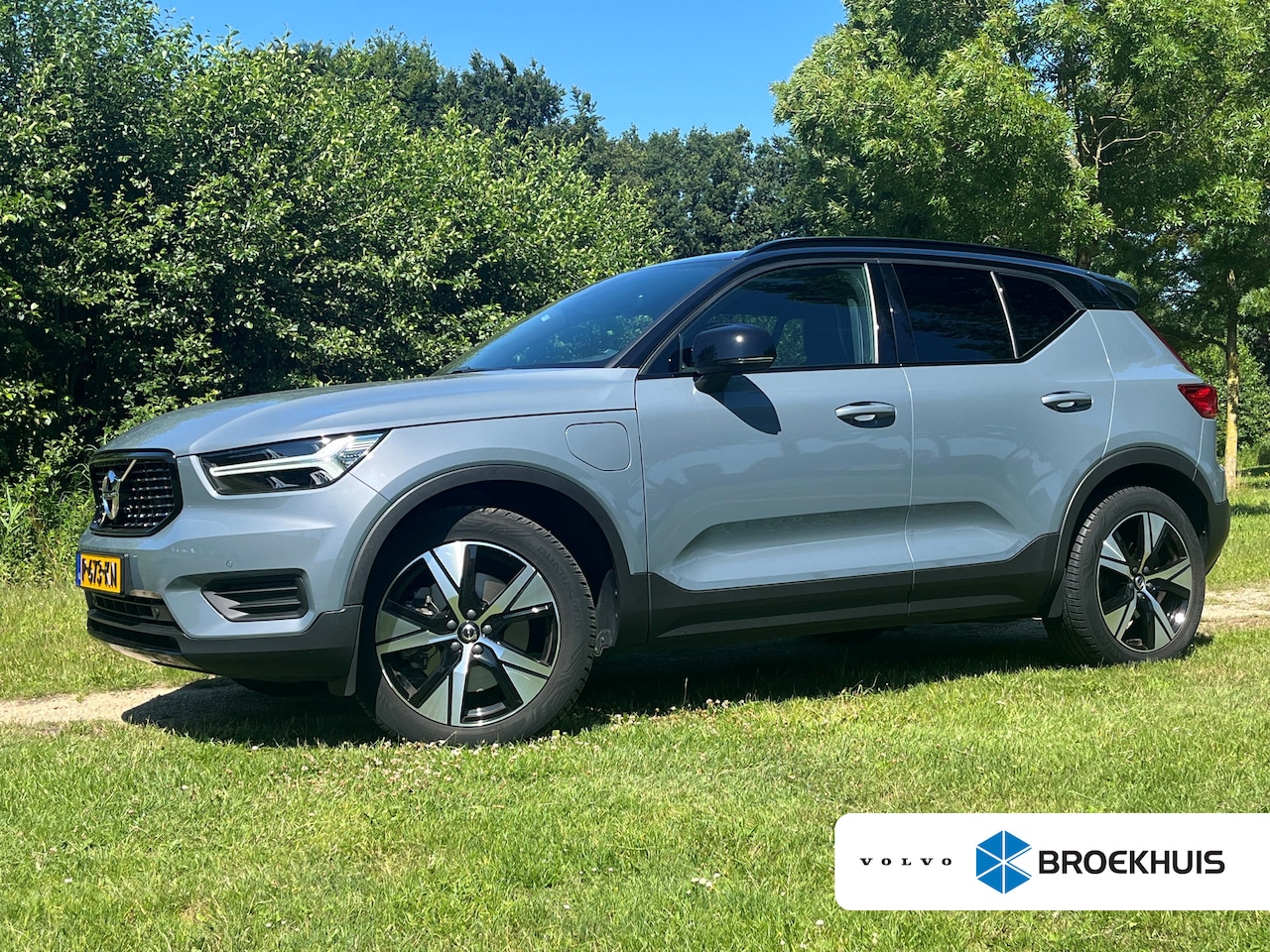 Volvo XC40 - 1.5 T5 Recharge R-Design | Panoramadak | Pilot Assist | Trekhaak | Camera | - AutoWereld.nl