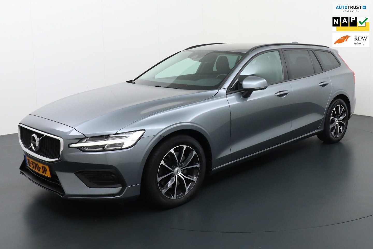 Volvo V60 - 2.0 B3 Momentum carplay, camera, navigatie, trekhaak - AutoWereld.nl